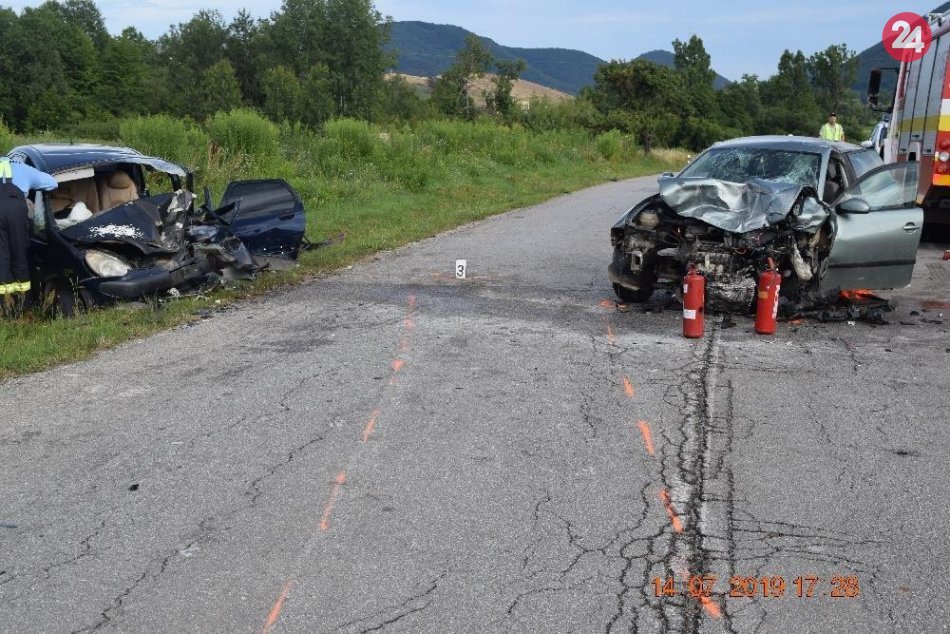 Obrazom: Čelná zrážka a tri ťažké zranenia