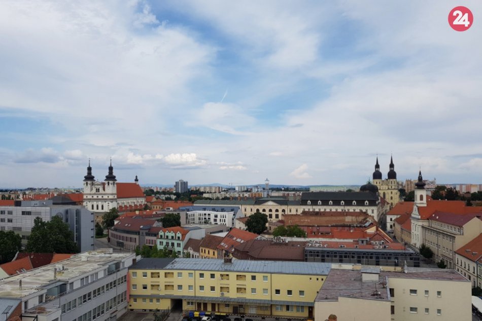 Trnava vyzerá z Mestskej veže skutočne impozantne