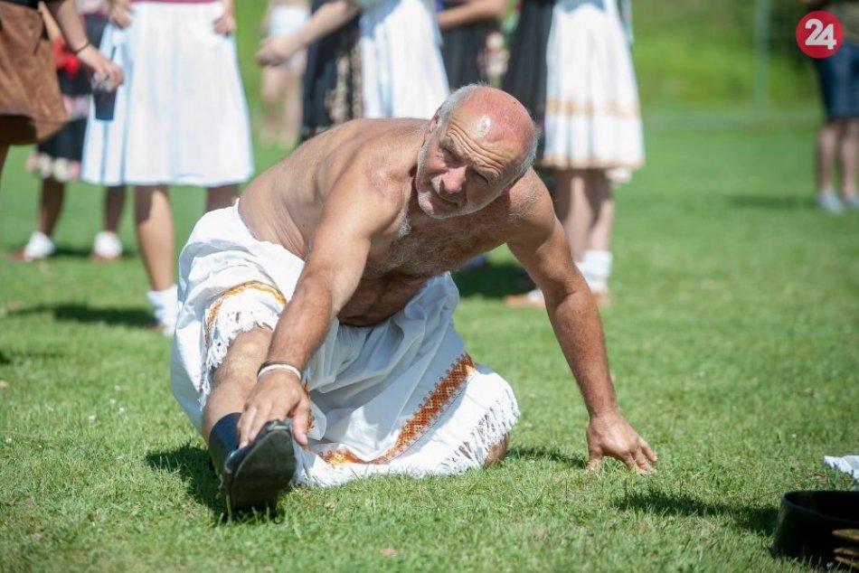 V OBRAZOCH: Očovská folklórna hruda