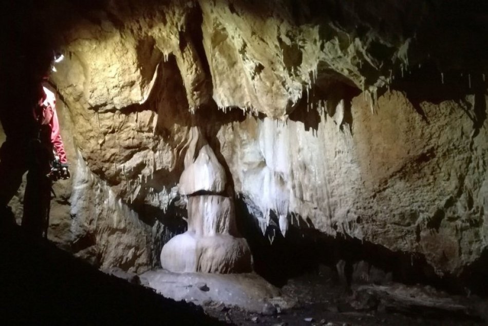 Obrazom: Stalagmit v tvare falusu na Silickej planine