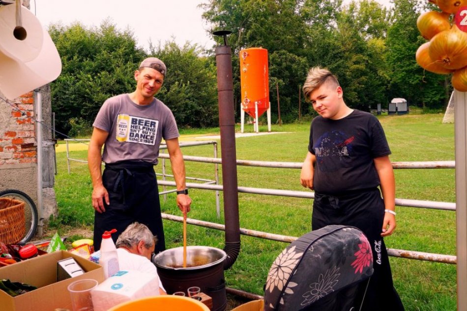 V Topoľčiankach sa stretli kuchári. Súťažili vo varení gulášu