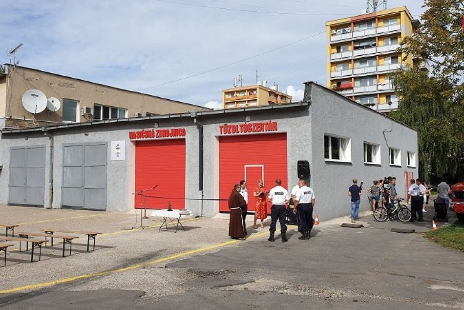 Dobrovoľní hasiči dostali novú požiarnu zbrojnicu