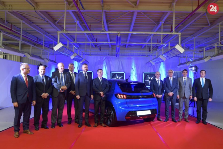 Predstavenie nového modelu automobilu Peugeot 208 s elektrickým pohonom