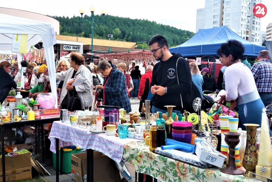 FOTO: Dobročinný bazár na jarmoku v Považskej pomohol dobrej veci