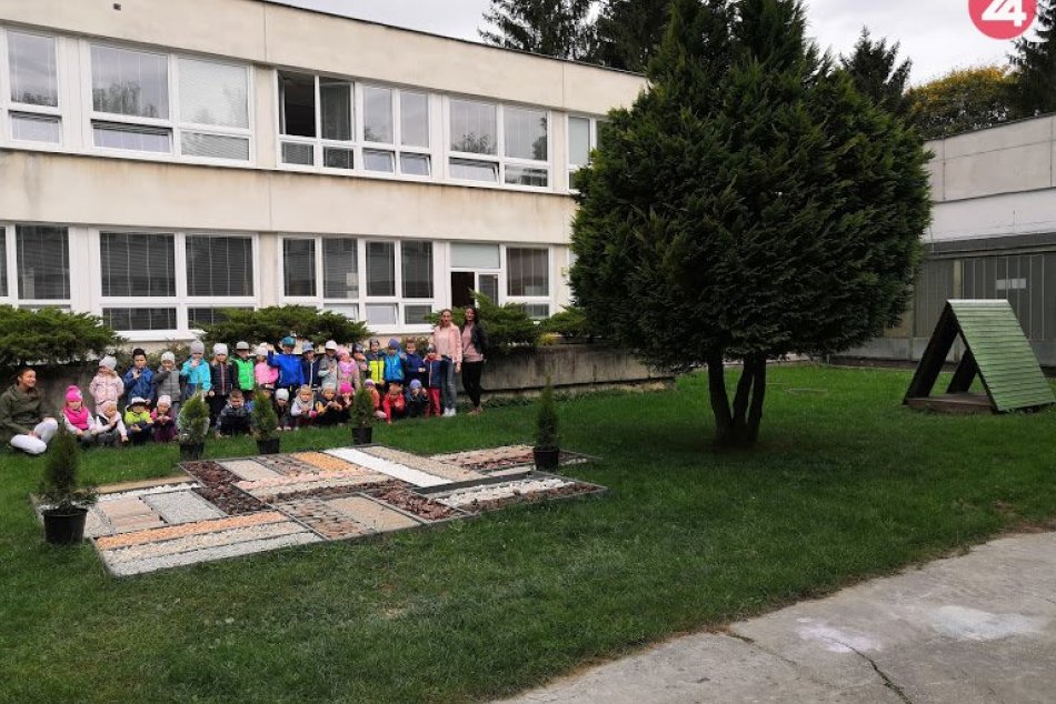 Pocitový chodník na MŠ A. Grznára 1444: Takto to na ňom vyzerá