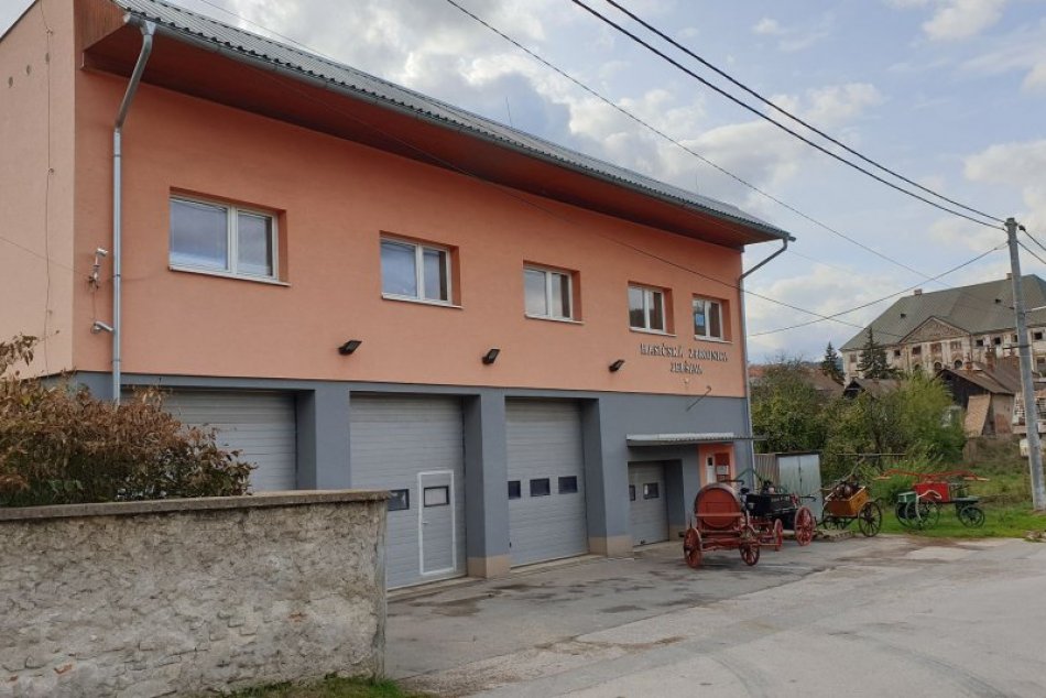V OBRAZOCH: Jelšava má nevšednú zbierku historickej techniky
