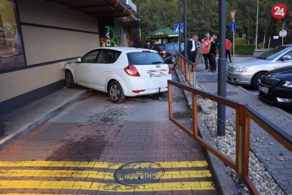 V OBRAZOCH: Zábery z miesta nehody na Námestí Ľudovíta Štúra