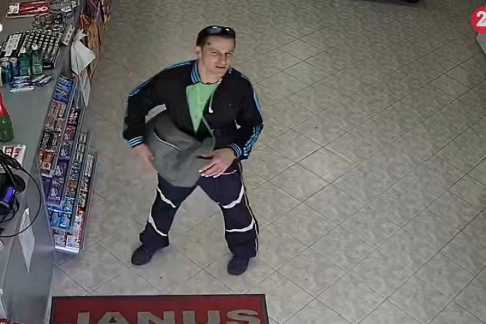 Považskobystrickí policajti pátrajú po týchto mužoch: Poznáte ich?