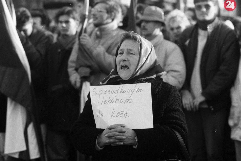 Spomíname na Nežnú revolúciu: November 1989 z Prešova v OBRAZOCH