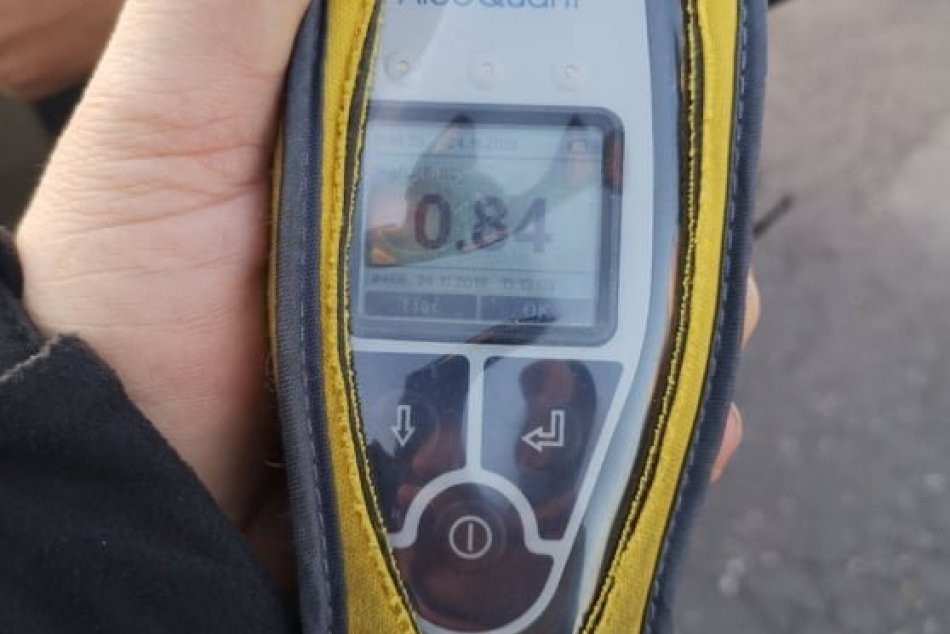 Opitý šofér zalarmoval nitriansku políciu: Nepamätal si, kde zaparkoval auto