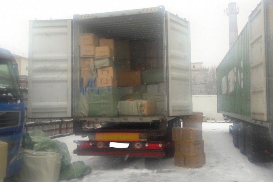 Colníci zaistili vyše 2 milióny kusov nezákonne privezeného tovaru