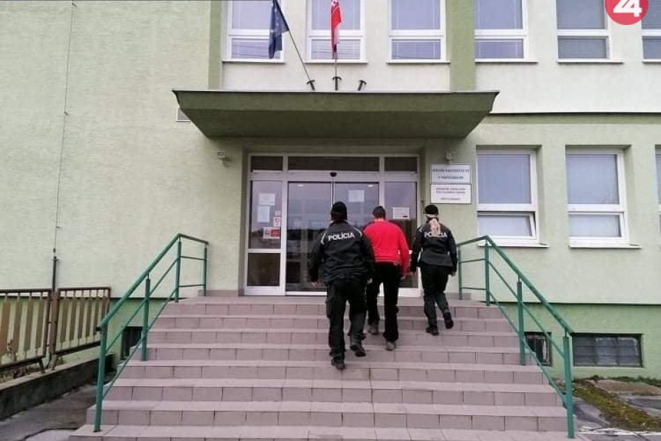 Štiavničan (21) a jeho neúspešný prepad s nožom v ruke: Hrozí mu basa