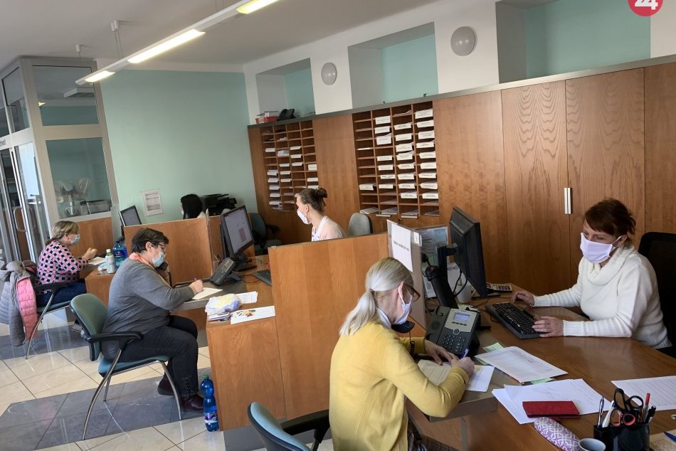 Klientske centrum mestského úradu sa zmenilo na Krízové call centrum