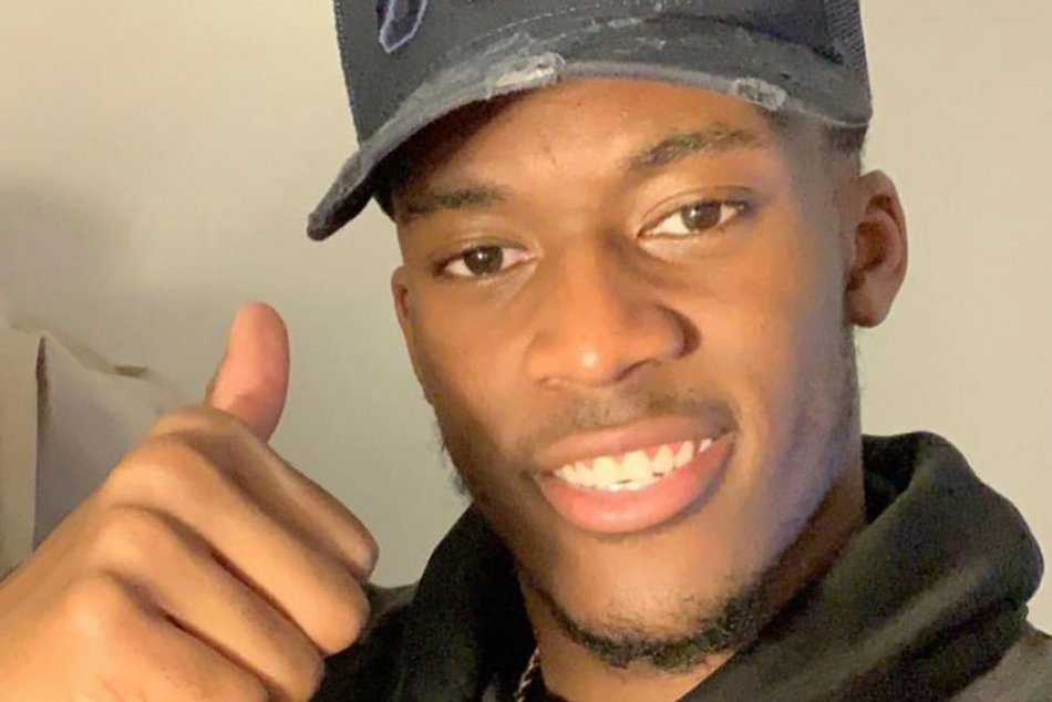Mladík z Chelsea bojuje s koronavírusom.