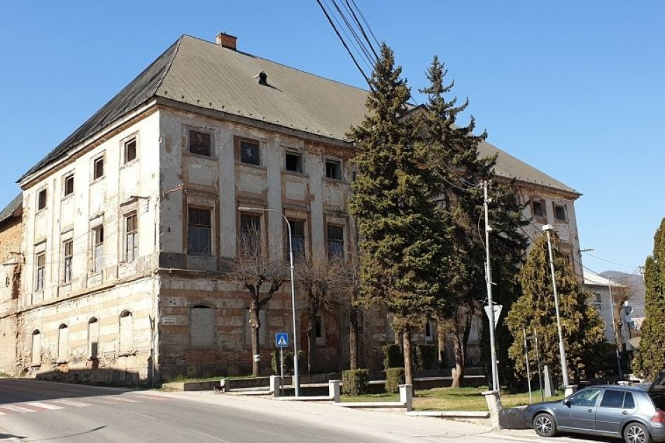 Obrazom: Replika dýky v kaštieli v Jelšave