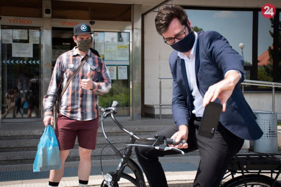 Mesto kúpilo nový elektrobicykel: Ako prvý ho otestoval primátor