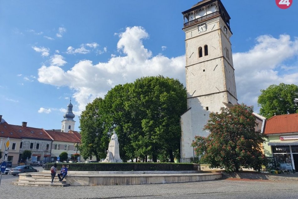 Obrazom: Mesto sa postupne prebúdza