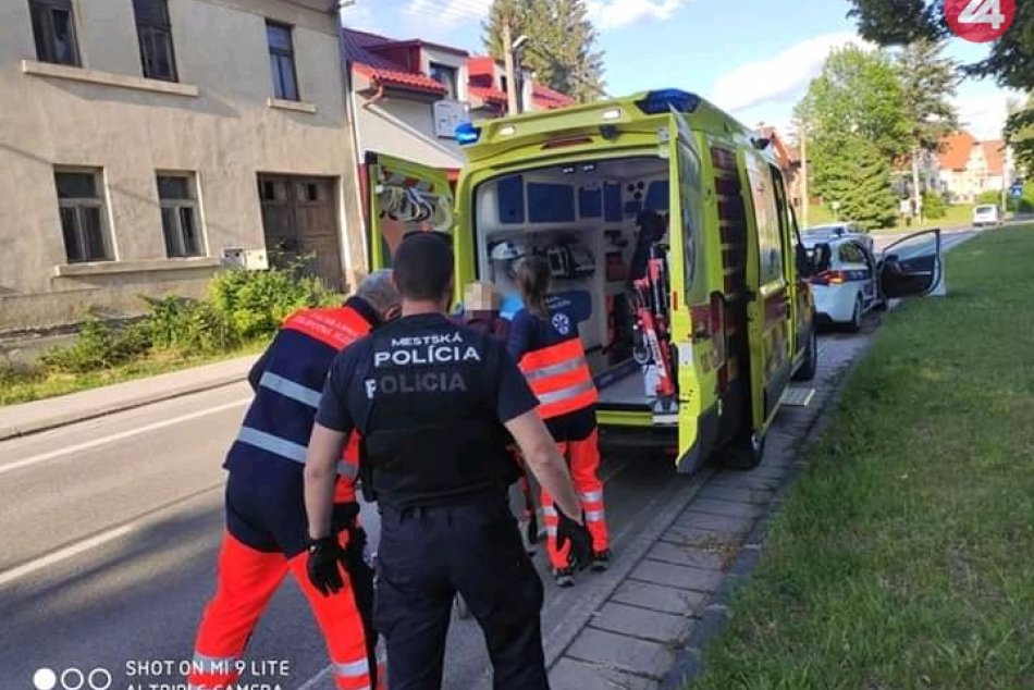 V OBRAZOCH: Vo Zvolene ratovali opité dievča (16)