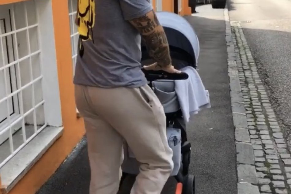 Cibulková s manželom v Starom meste hlavného mesta
