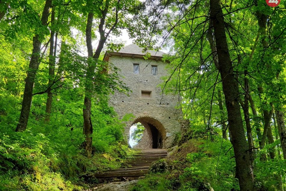 V OBRAZOCH: Muránsky hrad bude tohto roku opravovať 14 nezamestnaných