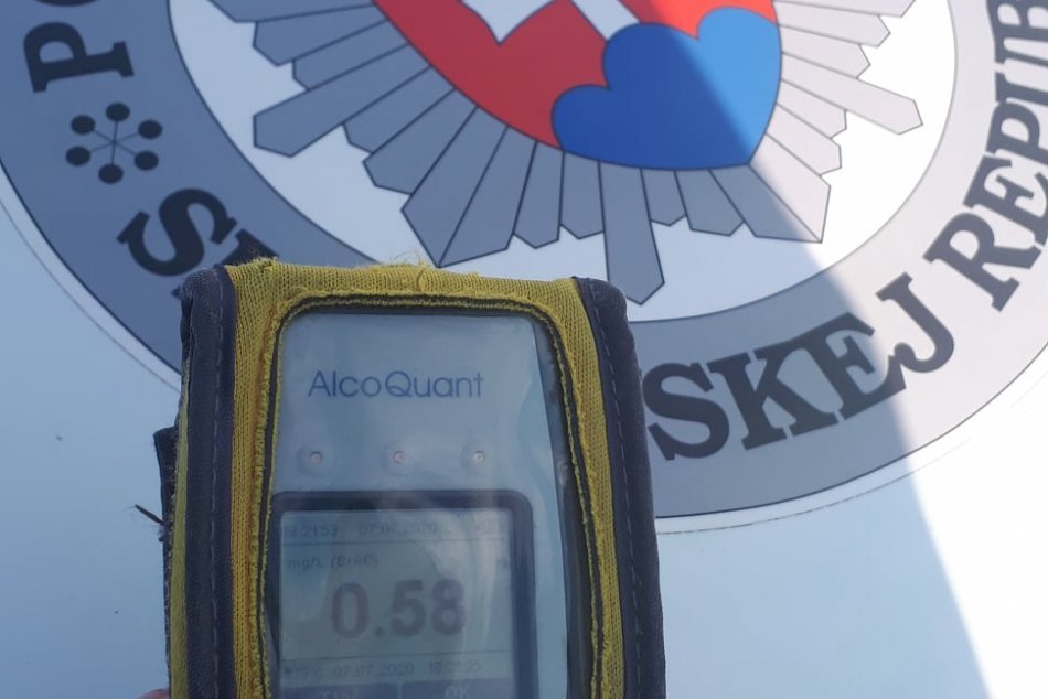 FOTO: Muži zákona sa zamerali aj na cyklistov, tí nafúkali 1,21 a aj 3 promile