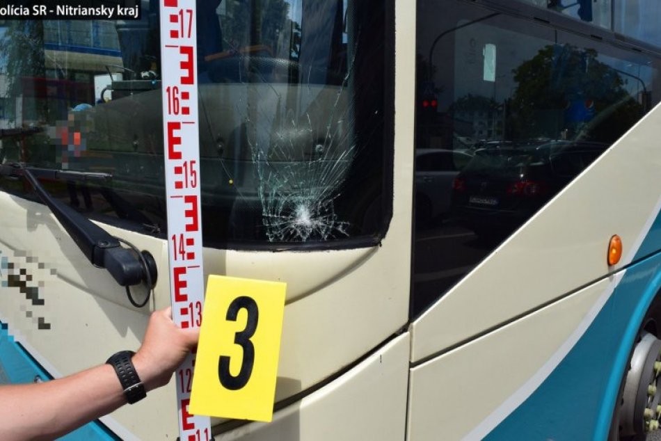 Nehoda autobusu a chodkyne