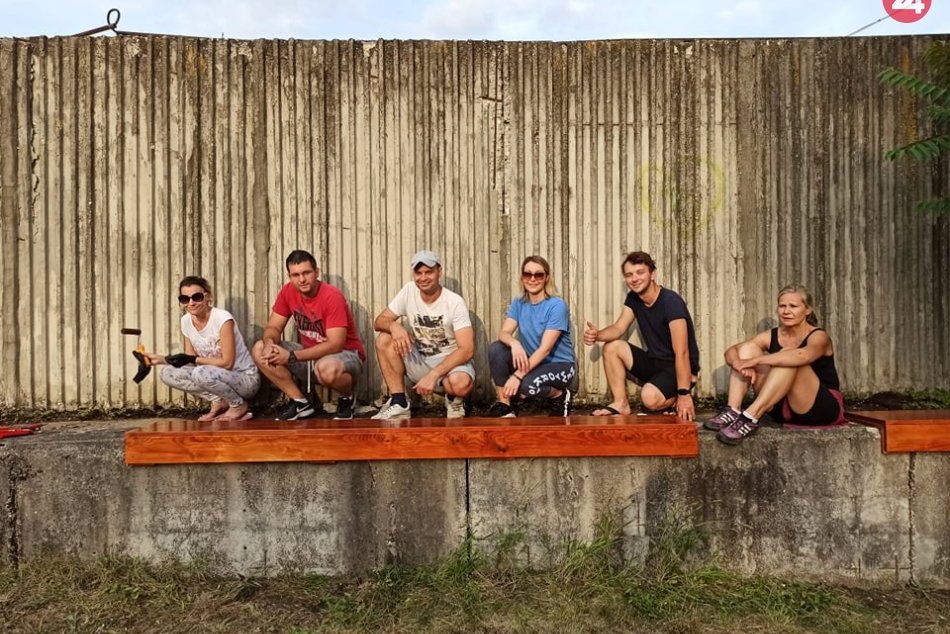 Dobrovoľníci vytvárajú freestyle sedenie na Kalvárii