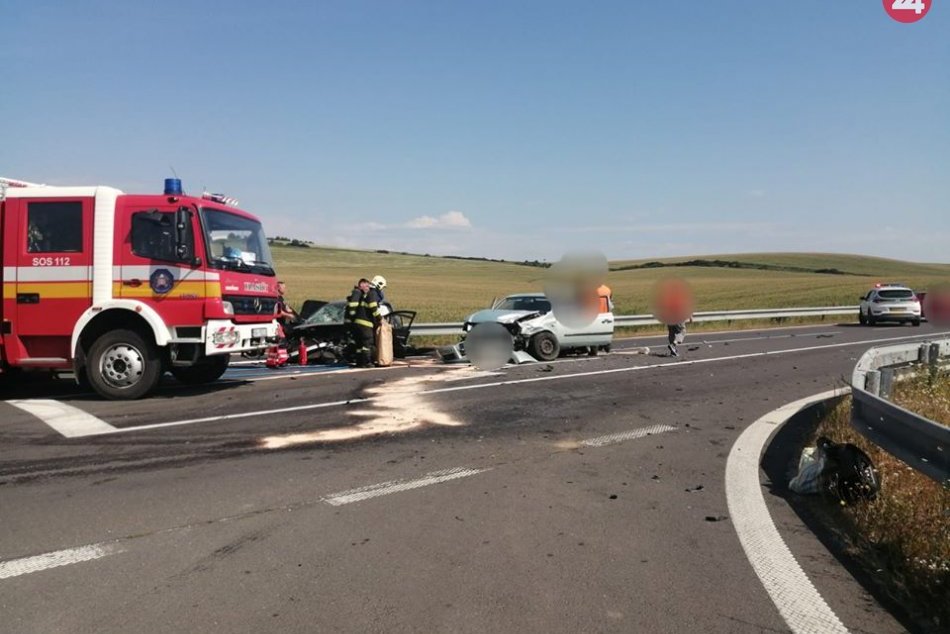 V OBRAZOCH: Nehoda 3 áut neďaleko Tornale
