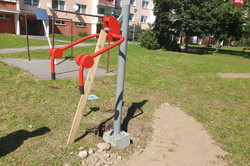 V OBRAZOCH: Vo Zvolene vzniká prvé outdoorové bezbariérové fitness