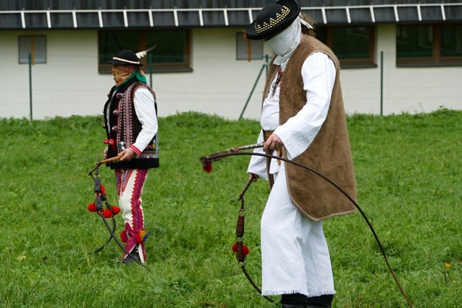 FOTO z Čičmian: V rázovitej dedinke sa ozývalo plieskanie bičom