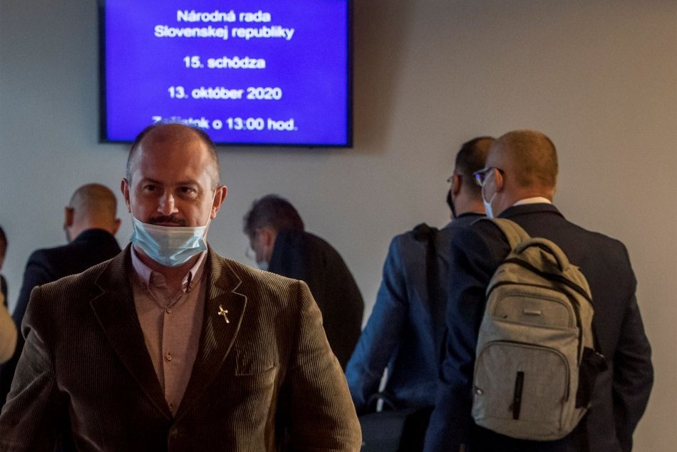Poslanec Kotleba je proti testovaniu
