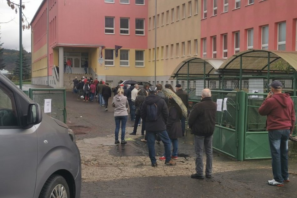 FOTO: Celoplošné testovanie v Žiari v plnom prúde