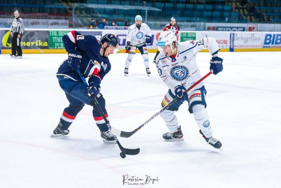 HK Nitra - Slovan Bratislava 4:5 v 1. semifinále Kaufland Cupu