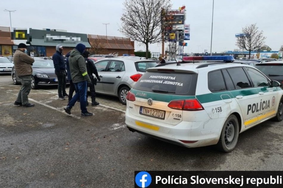 FOTO: Protidrogový zásah NAKA na Považí