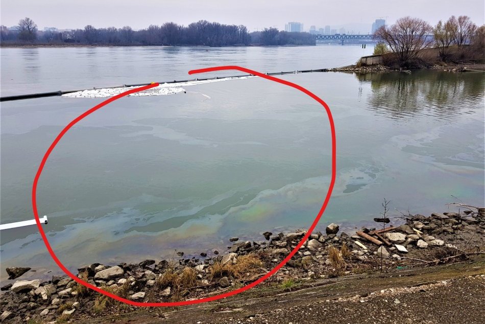 Únik ropných látok z potopenej lode