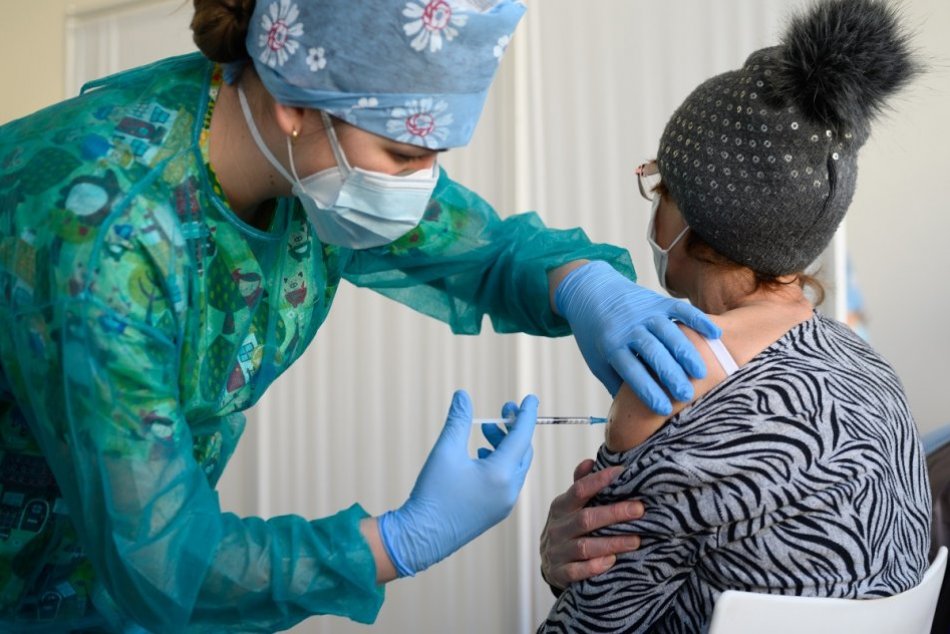 V OBRAZOCH: Očkovanie učiteľov v Nitre