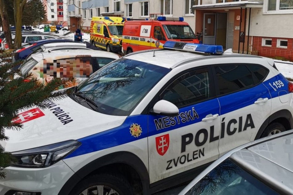 V OBRAZOCH: V byte na sídlisku našli ženu bez známok života
