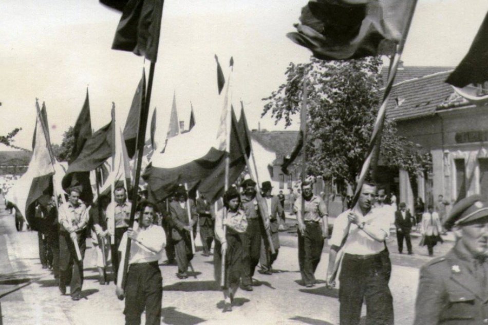 Prvomájové oslavy v Zlatých Moravciach na RETRO fotografiách