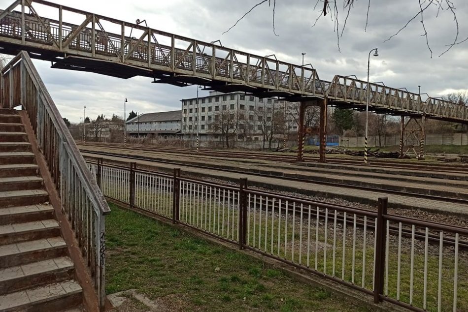 Most nad železnicou v Nitre