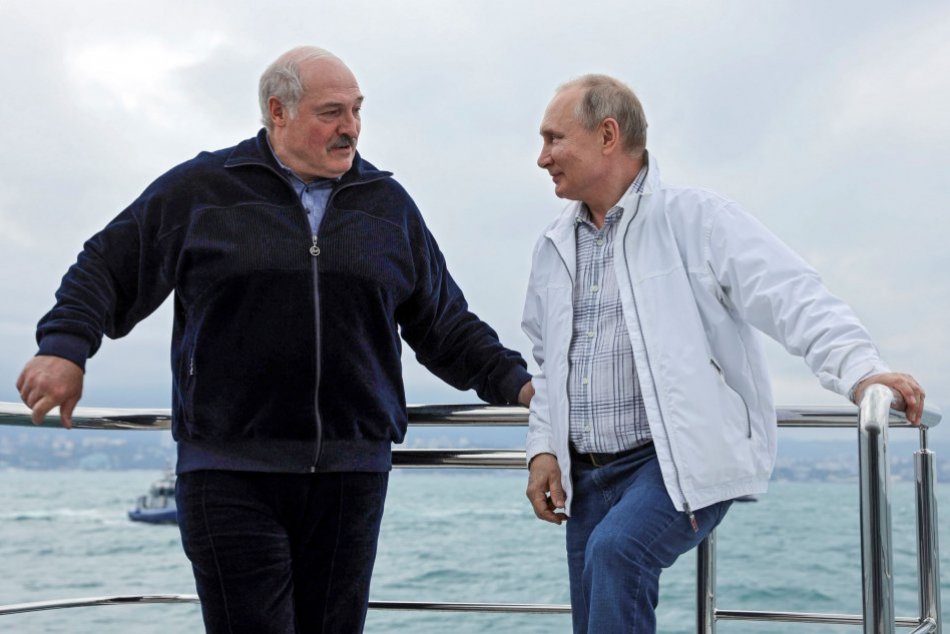 Putin s Lukašenkom zapózovali na lodi.