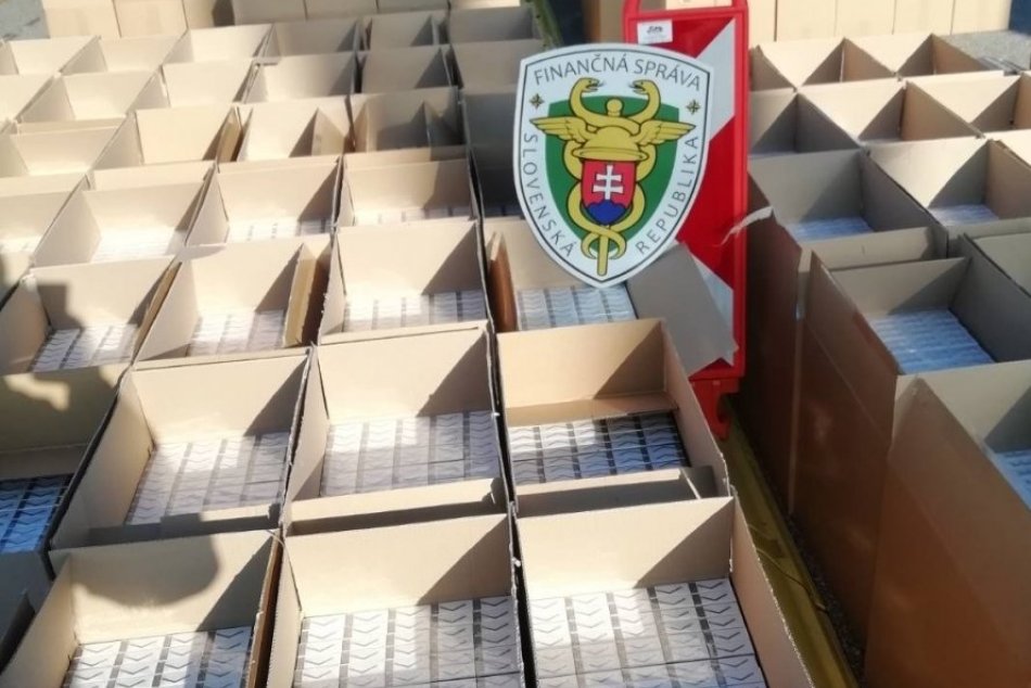 OBRAZOM: Pri Nitre zaistili 4,5 milióna cigariet