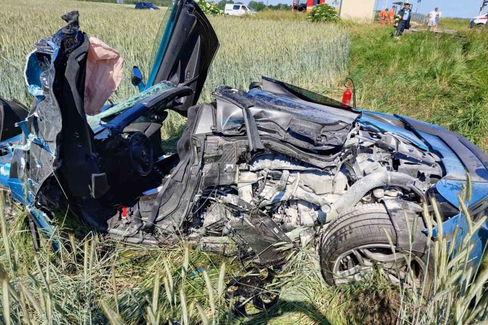 Zrážka auta s vlakom v obci Michal na Ostrove