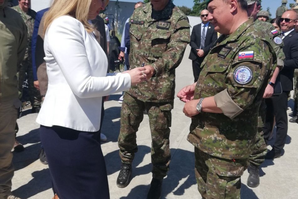 V OBRAZOCH: Prezidentka si pozrela ukážku vojenského cvičenia na Lešti