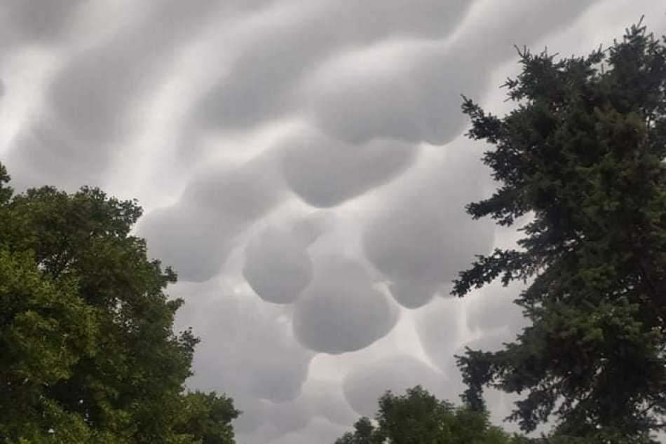 Oblaky typu mammatus v Bratislave a jej okolí