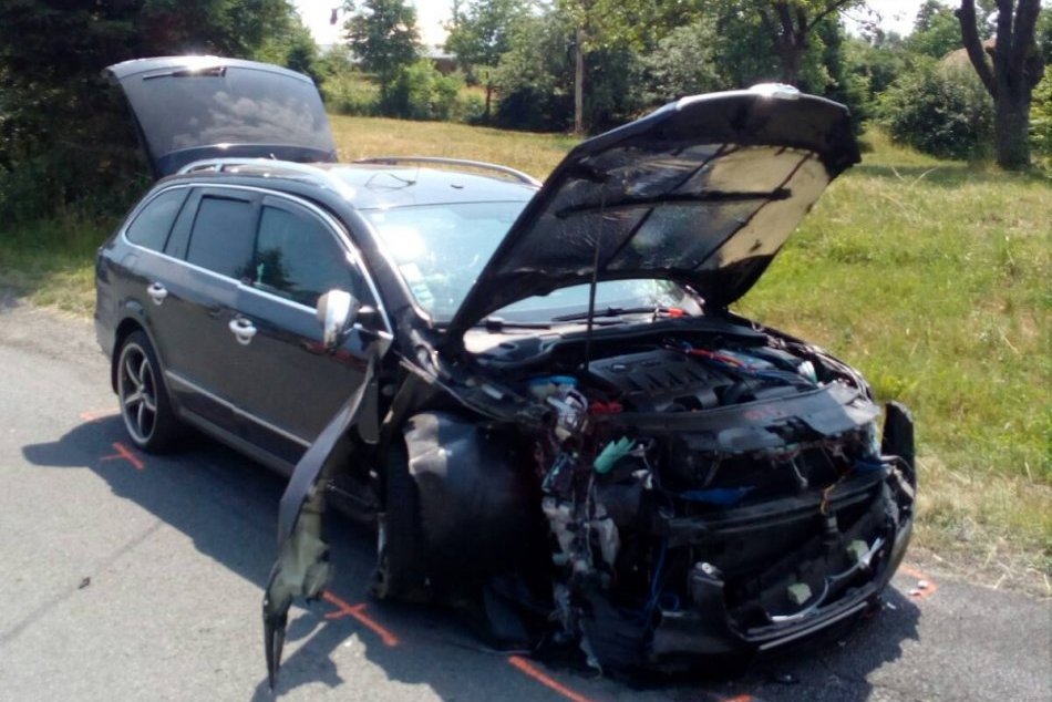 V OBRAZOCH: Na Podpoľaní došlo k vážnej nehode, autá sa zrazili čelne