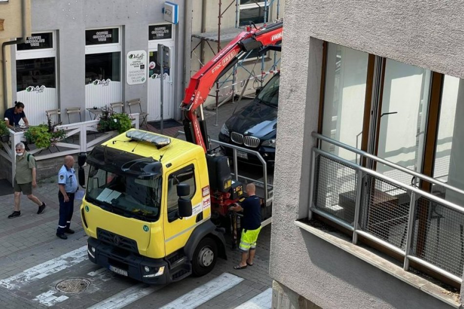 Parkovanie tesne pred priechodom pre chodcov, Zámocká ulica