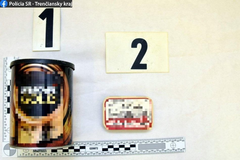 FOTO: Vodič v Trenčíne mal pri sebe plechovku a krabičku s konope