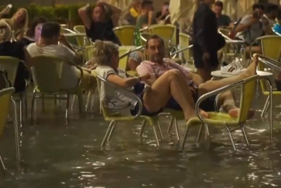 Benátky nečakane zasiahli záplavy
