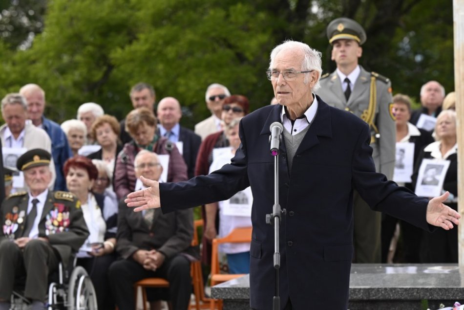 OBRAZOM: Oslavy 77. výročia SNP na Jankovom vŕšku pri Uhrovci