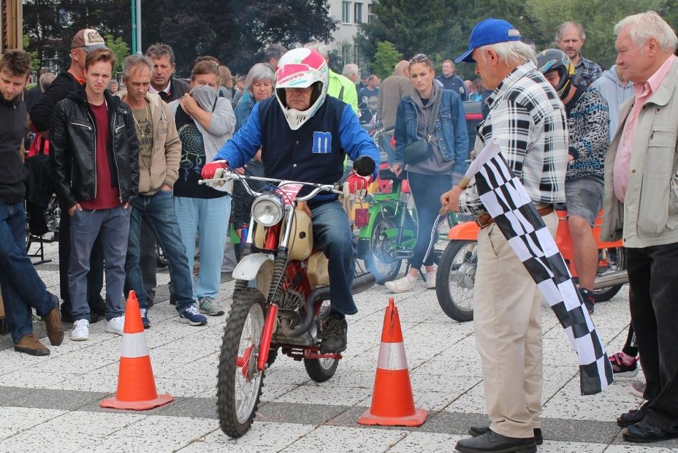 FOTO: Považskobystrický motocykel ponúkol viac ako 60 historických motoriek